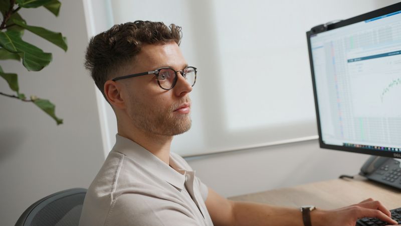 A trading operative at work.